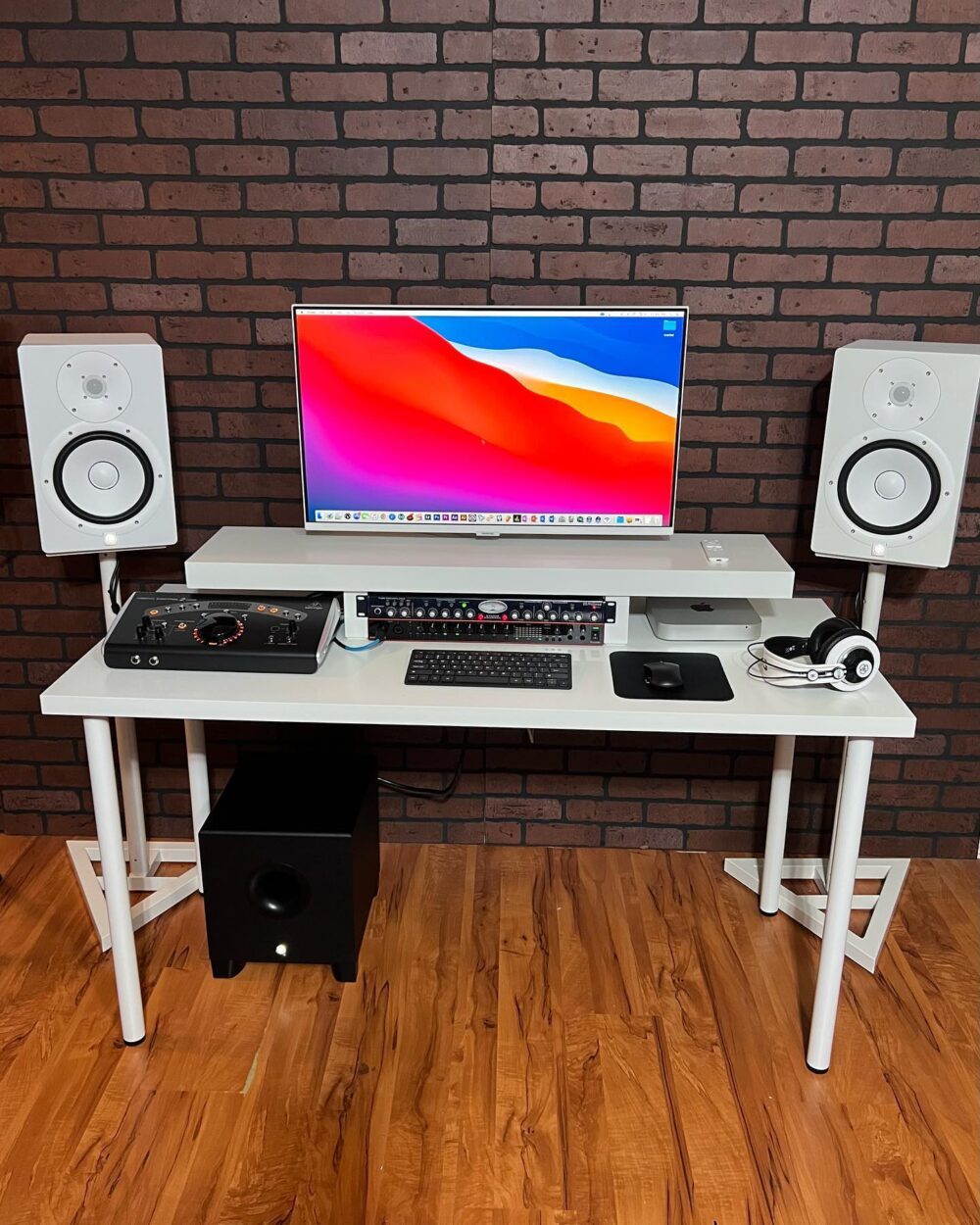 White Classic Home Studio Setup - Apple Mac Mini Quad Core i7 2.3GHz 16GB Ram 1TB SSD, 2012 Model