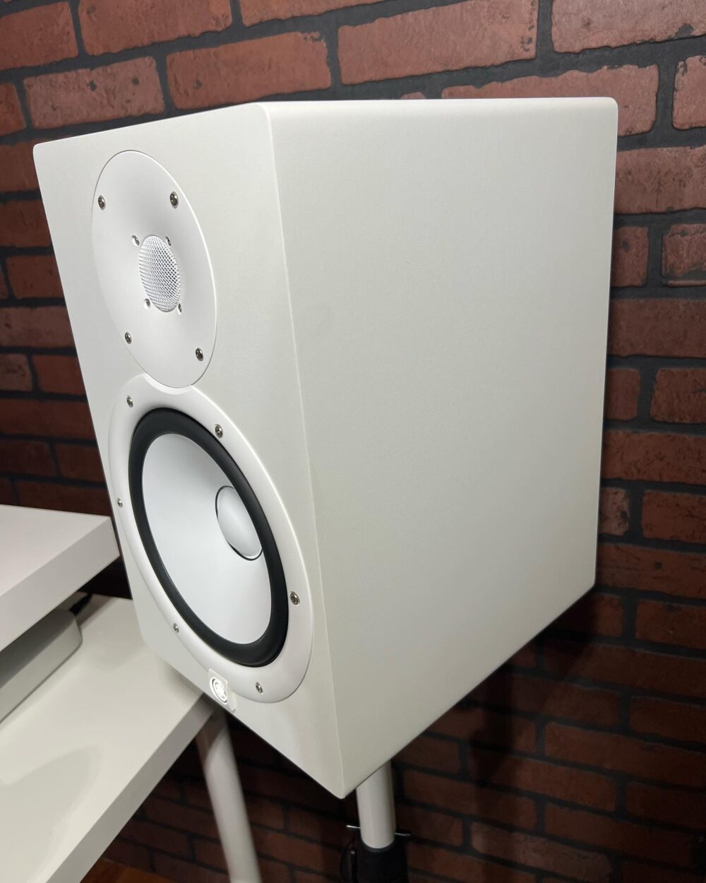 Buy a White Classic Home Studio Setup from Apple Mac Man at a very Affordable Price - Shop Now