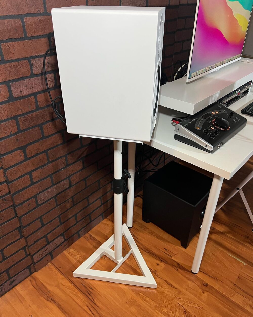 Buy a White Classic Home Studio Setup from Apple Mac Man at a very Affordable Price - Best deal