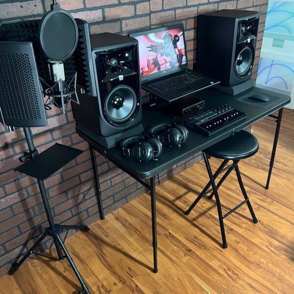 Classic Studio Setup - 17” DELL PRECISION 7730 FHD 1TB SSD 16GB Core i7 2.20GHz Scarlett 2i2 Interface AKG Mic