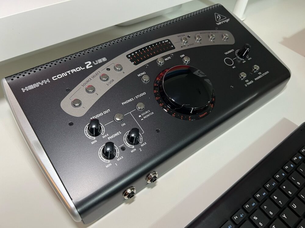 Behringer Speaker Controller – Precision control at your fingertips.