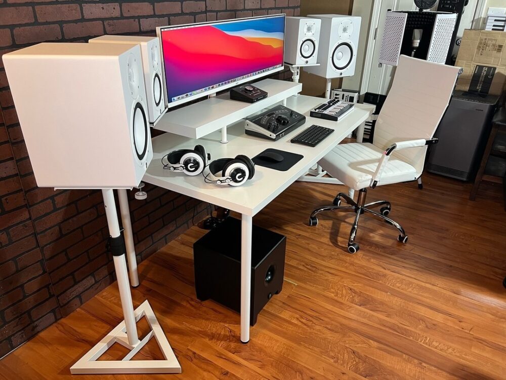 Snow White Home Studio Setup - 44” Ultra Wide Gaming Display, Mac Mini Quad Core i7, 2TB SSD, Wireless keyboard