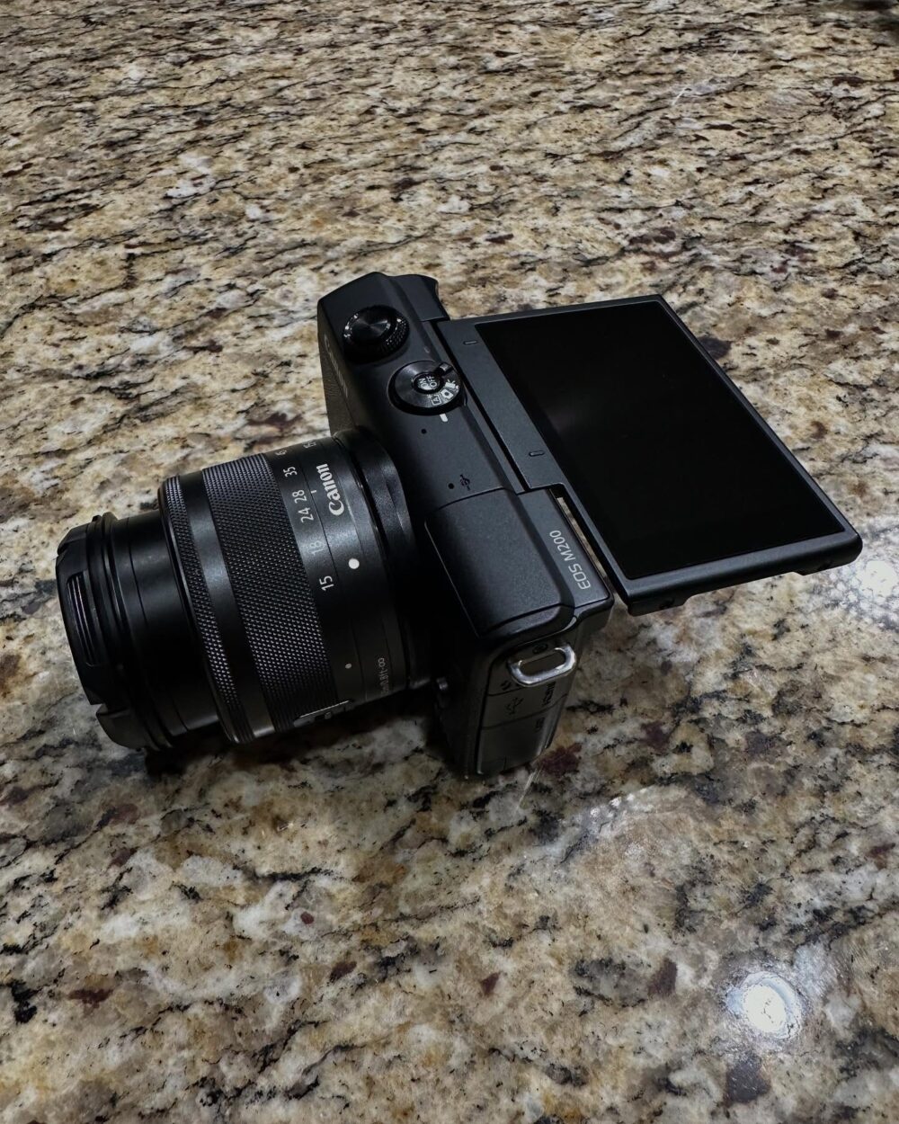 Buy Canon EOS M200 24.1MP Mirrorless Camera with 15-45mm Lens Best Deal at Apple Mac Man